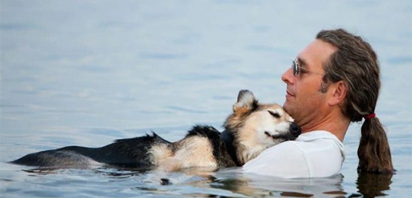 This Man Became A Internet Sensation For Floating His Sick Dog To Sleep