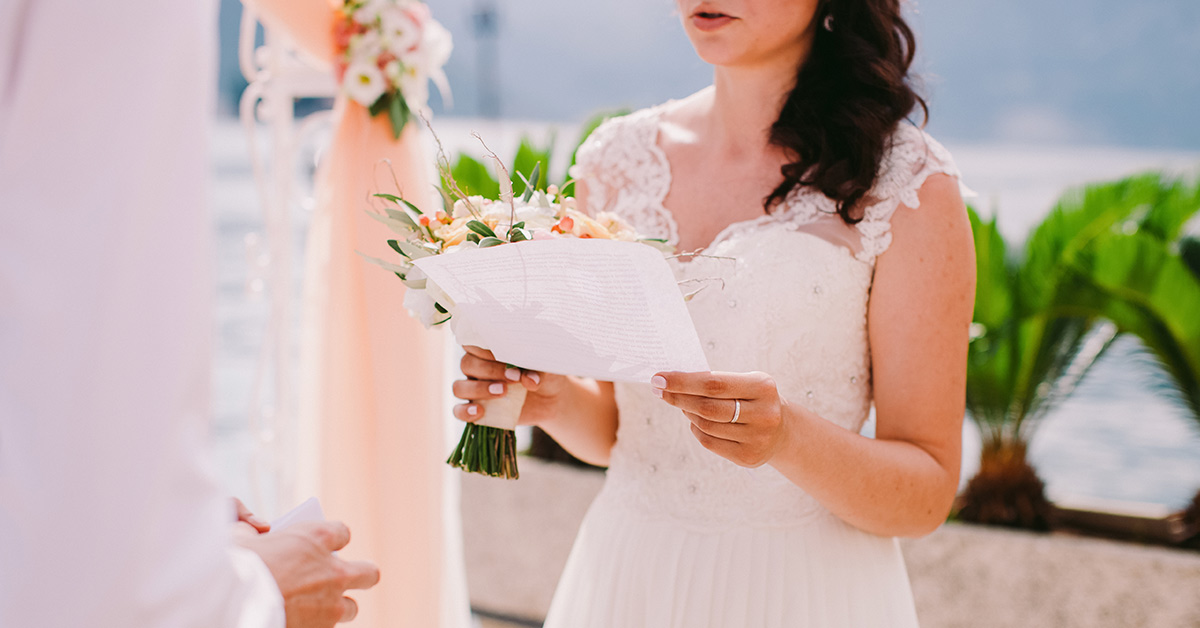 Bride Reads Cheating Fiancé’s Text Messages Instead of Vows at Their Wedding