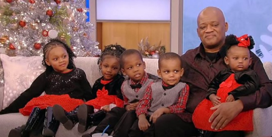 Single Father Decides To Adopt 5 Young Siblings So They’re Not Separated