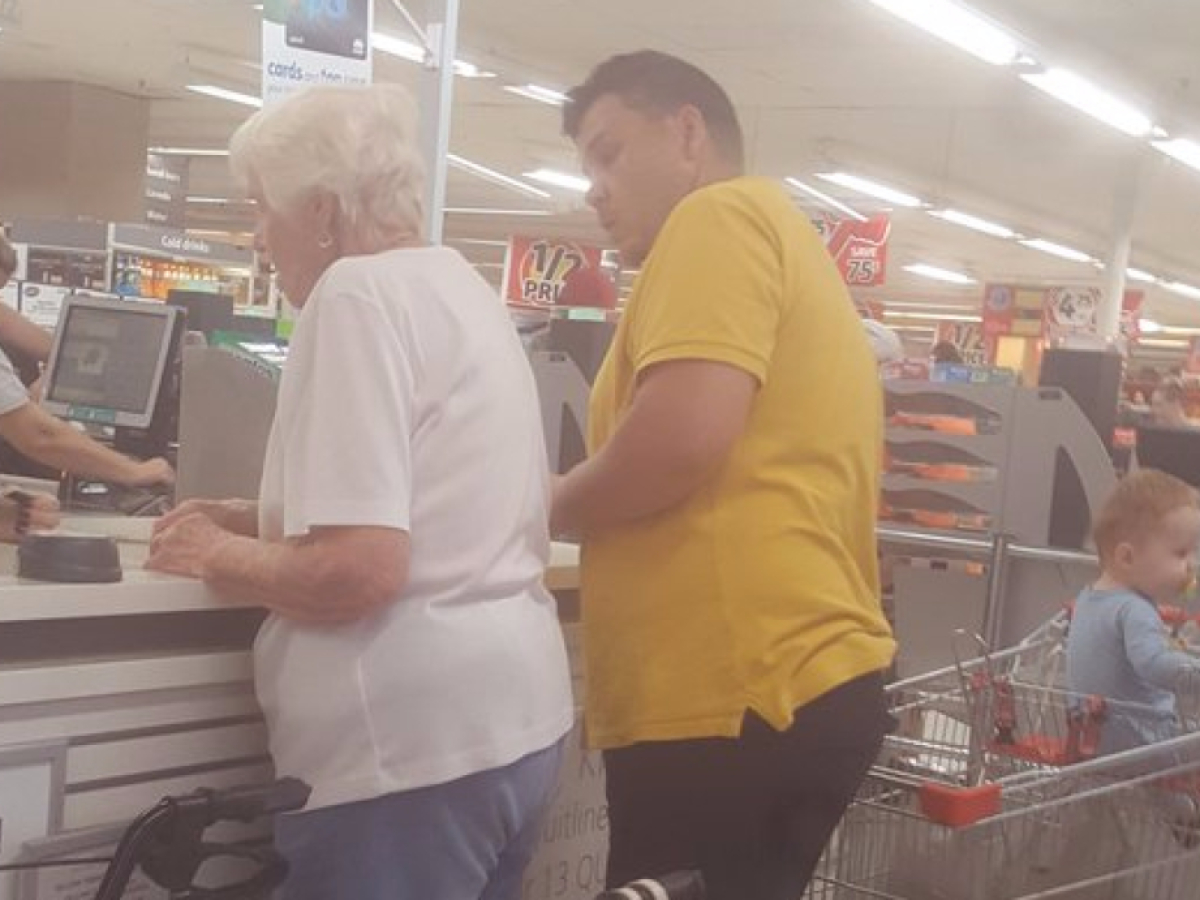 Single Dad Pays for Poor Old Woman’s Groceries, after Her Death, He Receives a Car as Her Gift