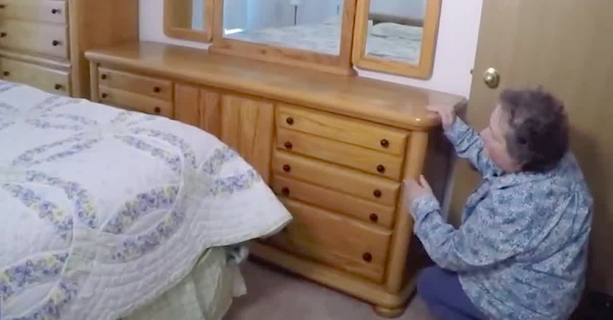 Buying Second Hand Bedroom Set From Deceased Couple For $325, Woman Accidentally Finds A Secret Fortune