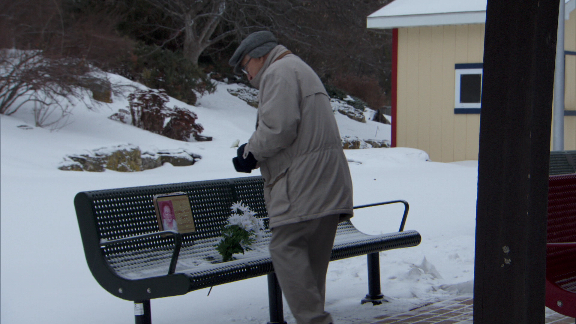 2 Strangers Secretly Cleared Snow All Winter So Elderly Man Could Reach His Late Wife’s Memorial