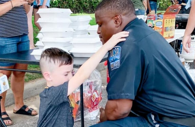 Sweet 7-Year-Old Boy Prays For Local Police During Hard Times