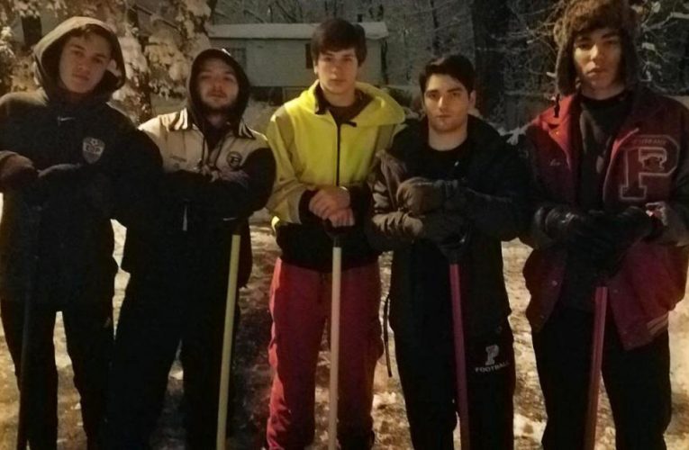 High School Students Shovel Elderly Woman’s Driveway At 4:30 AM So She Can Go For Her Dialysis