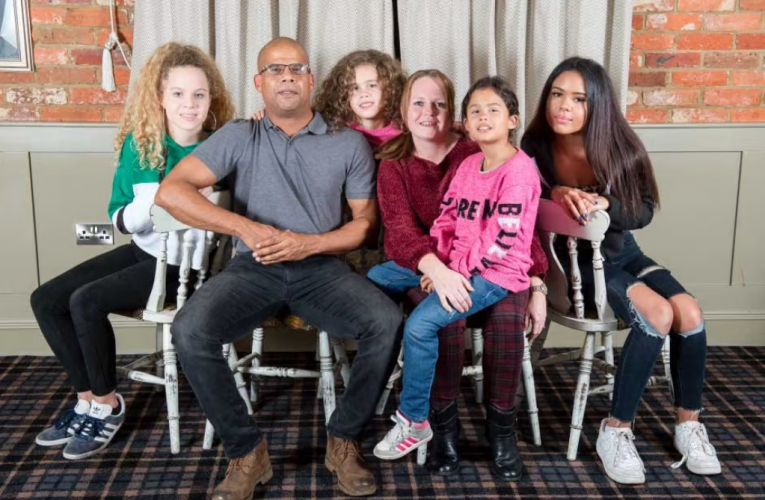 British Couple is the World’s First Family to Have Two Sets of Biracial Twins, Both One Black & One White