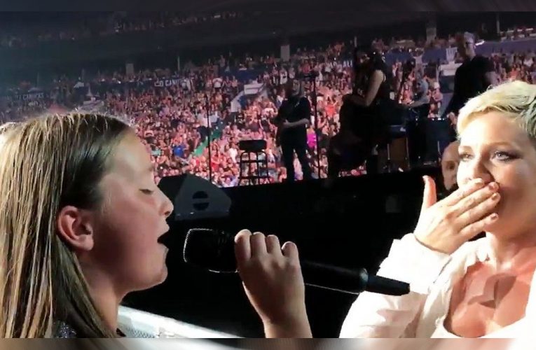 Pink Gives 12-Year-Old The Microphone And She Wows Her With Her Voice