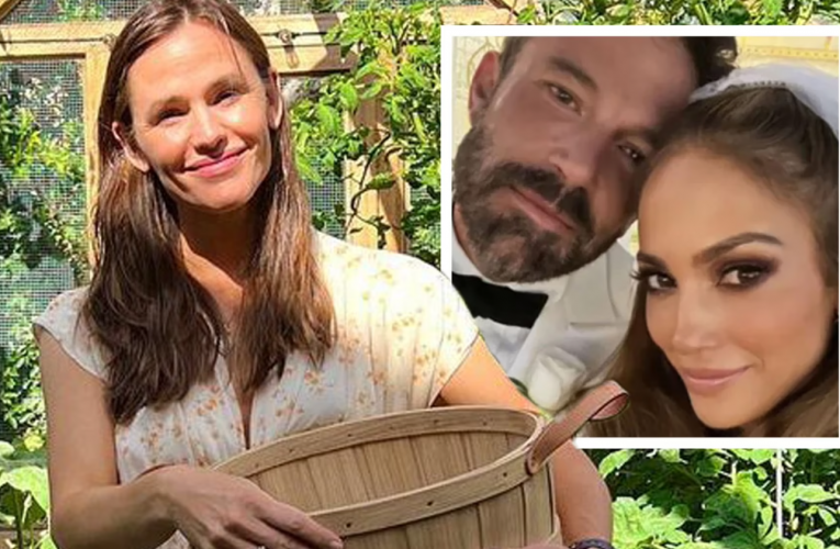 Jennifer Garner Relaxes Alone at Her Farm While Kids Celebrate Ben Affleck’s Birthday with Him & JLo